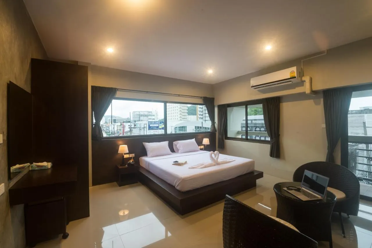 Green Leaf Hostel Phuket